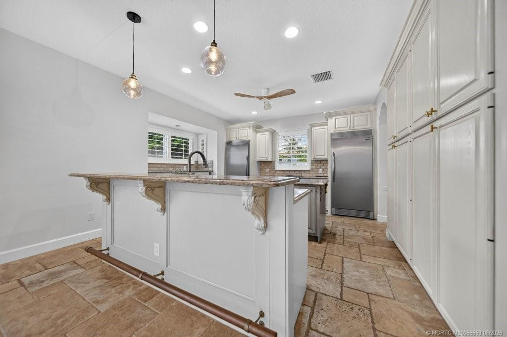 15 W High Point Road Property Photo 15