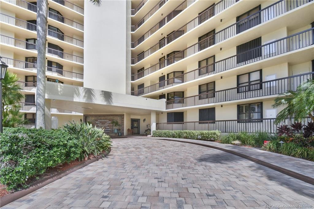 9550 S Ocean Drive 1907 Property Photo 5