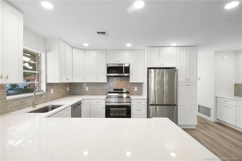 2600 Se Ocean Boulevard O10 Property Photo 8