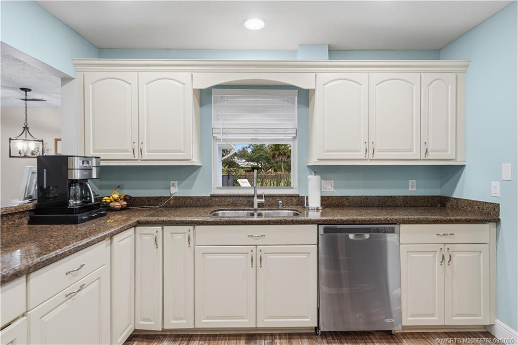 3525 Sw Racquet Club Way Property Photo 6