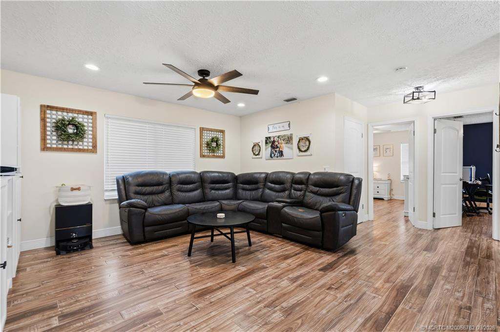 3525 Sw Racquet Club Way Property Photo 16