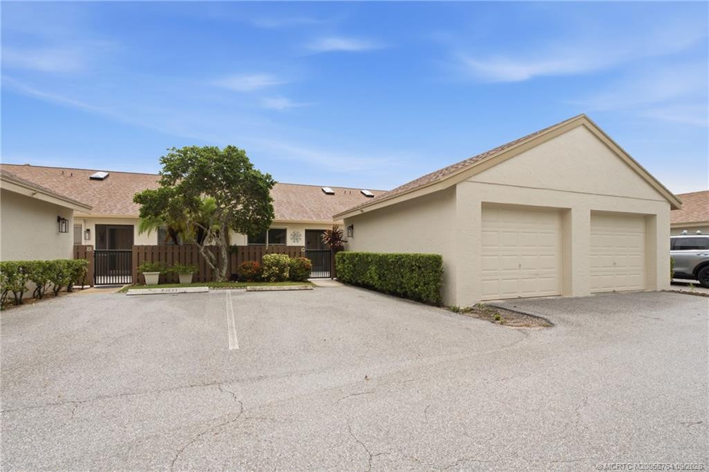 1454 Sw Silver Pine Way 101c Property Photo 1