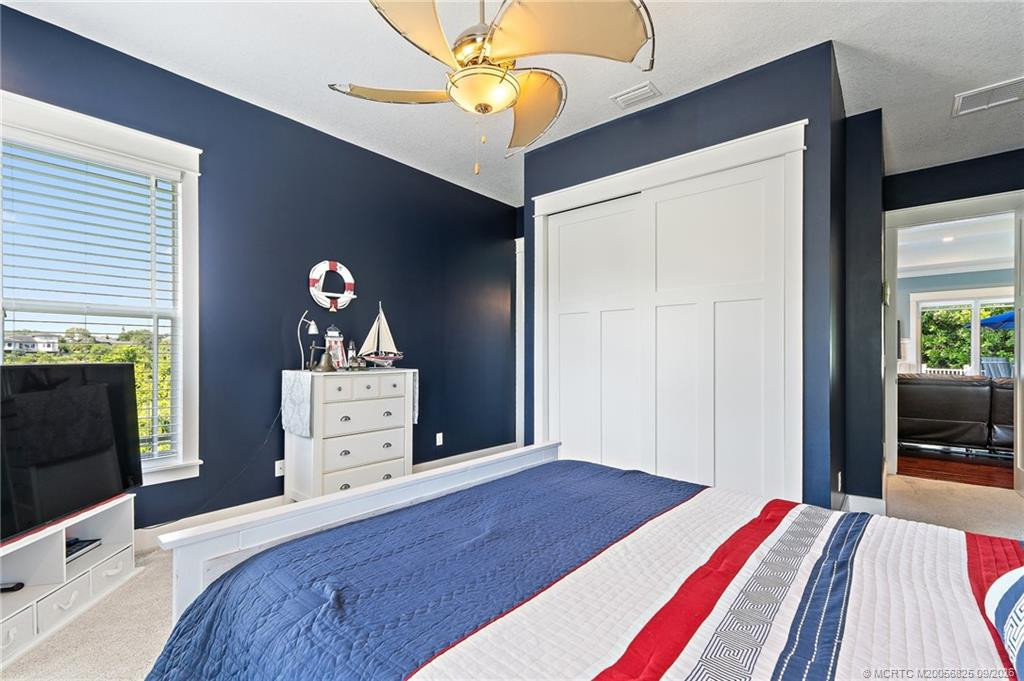 1109 Ne Bayside Place Property Photo 38