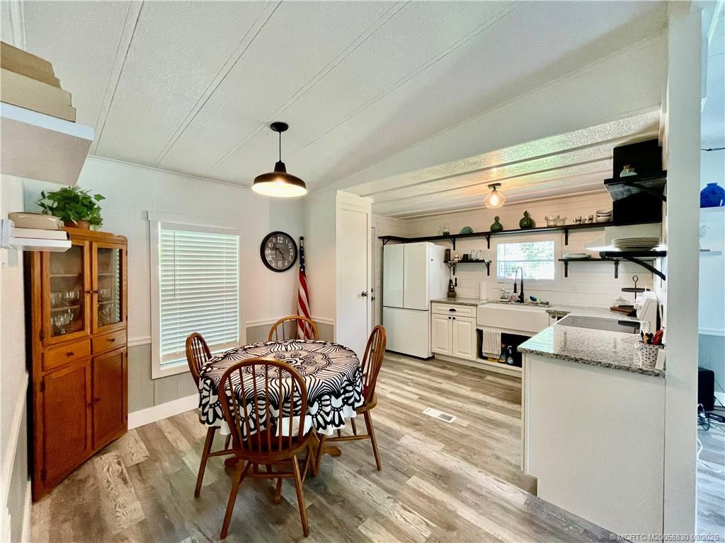 15948 Sw Indianwood Circle Property Photo 8