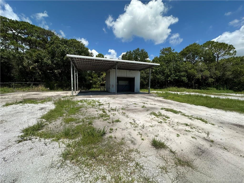 907 Angle Road Property Photo 5