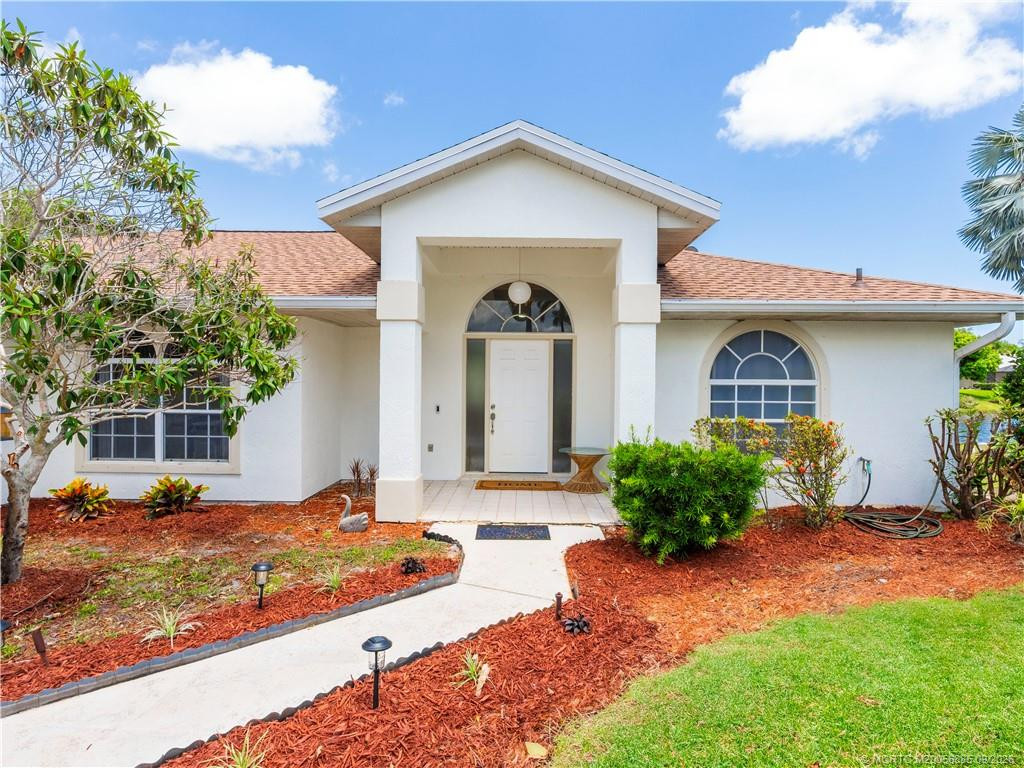 1123 SW Oak Hollow Court