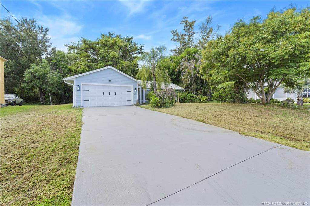 411 SW Namoit Place