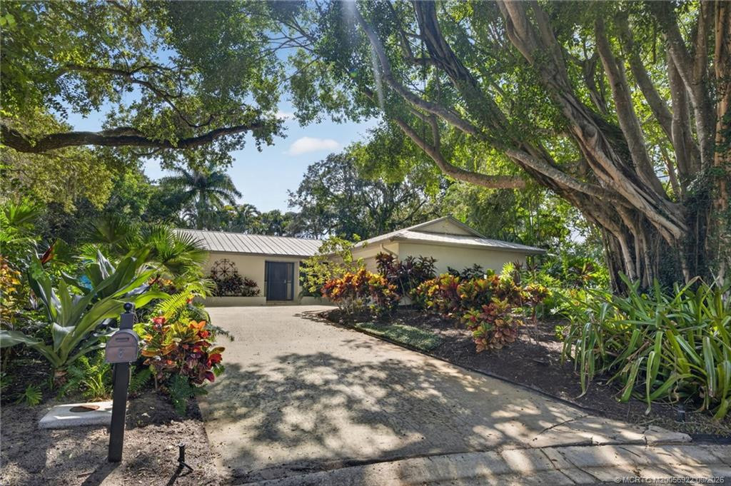 8 Admirals Walk Property Photo 1