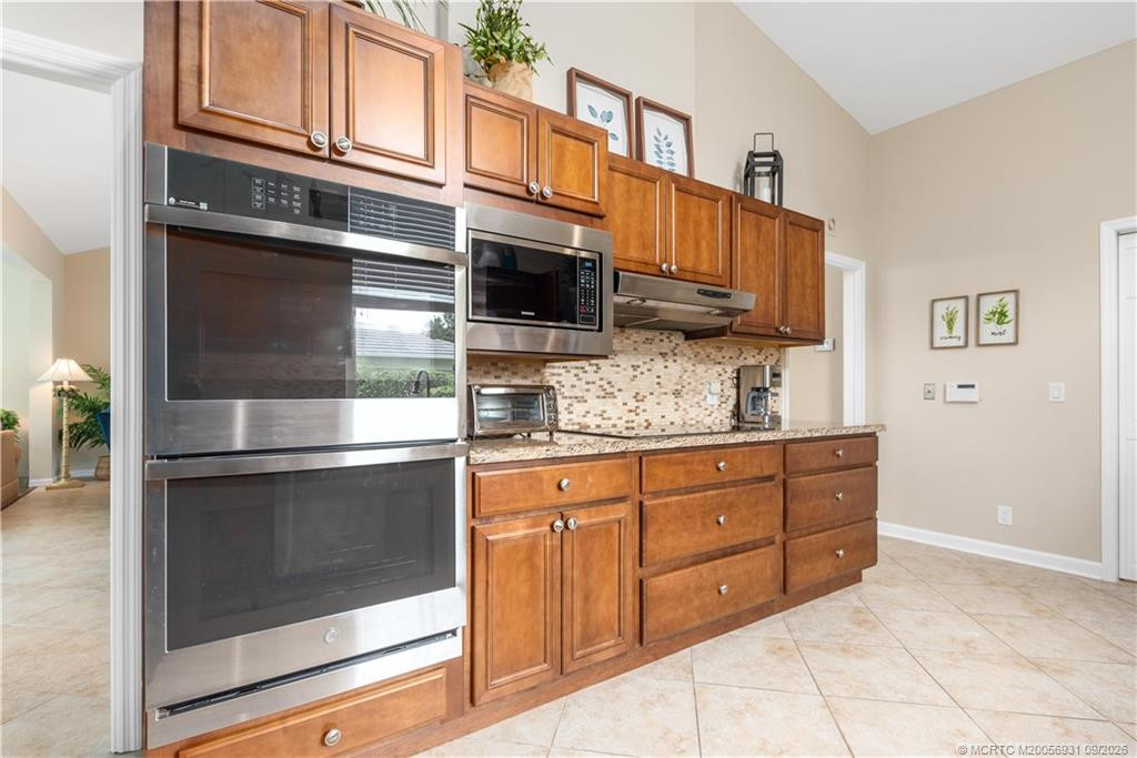 12813 Nw Cinnamon Way Property Photo 9