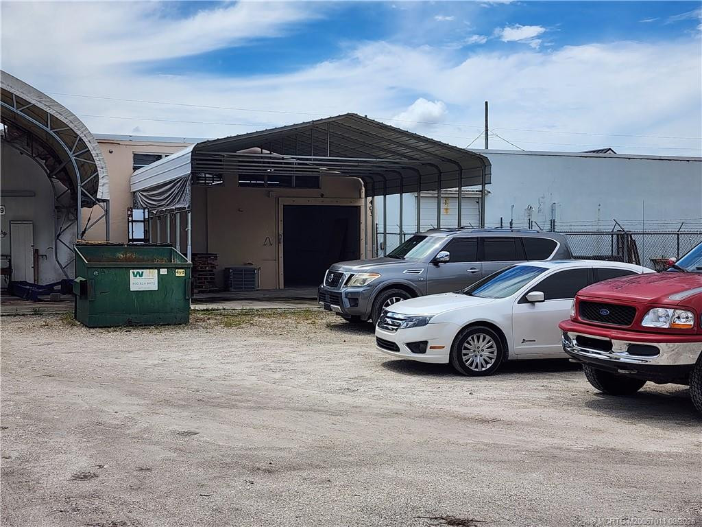 403 Se Monterey Road Property Photo 16