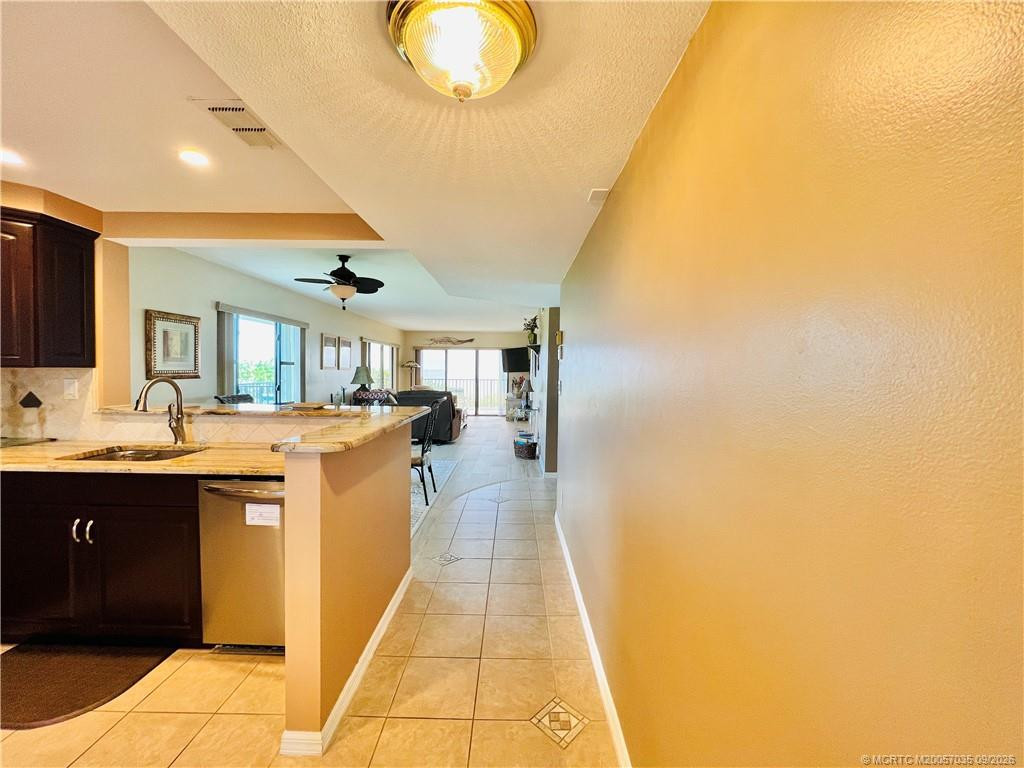 9400 S Ocean Drive 201b Property Photo 5
