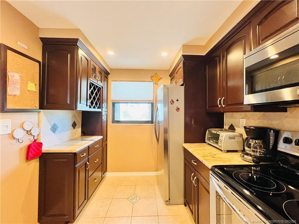 9400 S Ocean Drive 201b Property Photo 8