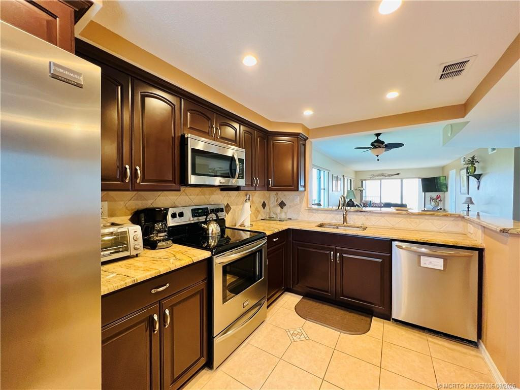 9400 S Ocean Drive 201b Property Photo 10
