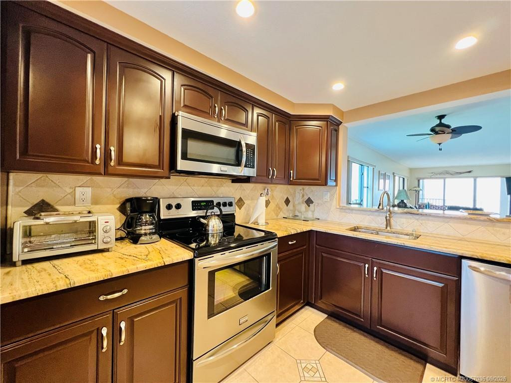 9400 S Ocean Drive 201b Property Photo 11