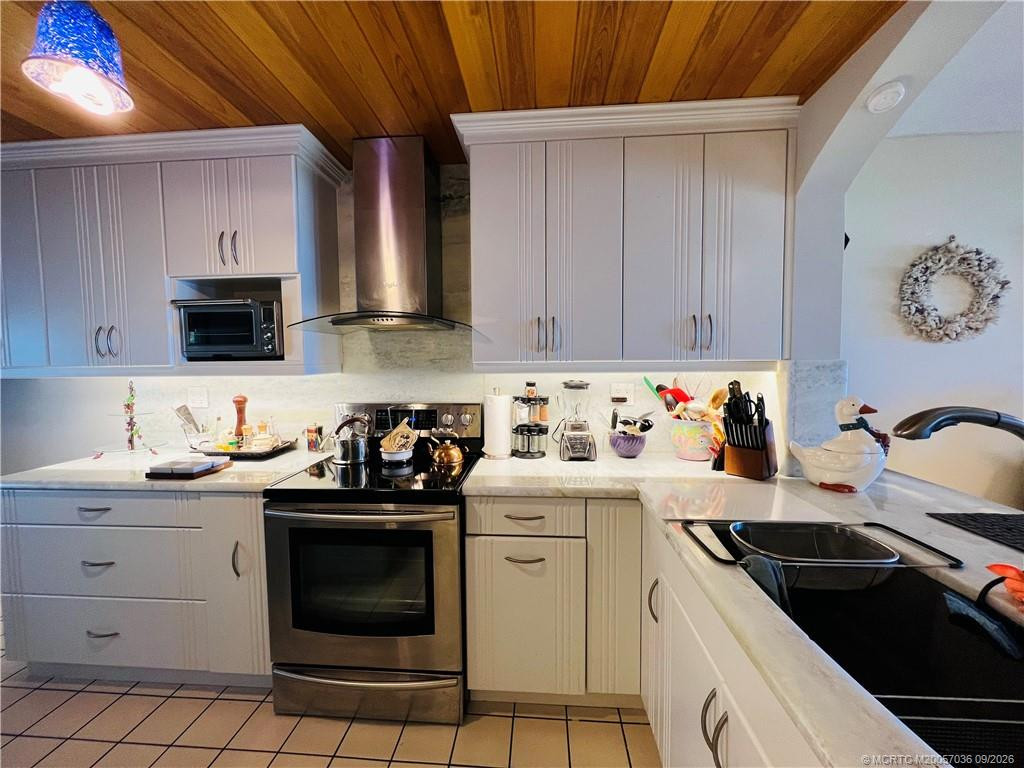 10044 S Ocean Drive 206 Property Photo 8
