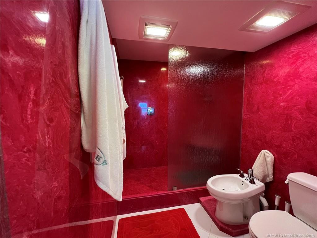 10044 S Ocean Drive 206 Property Photo 38