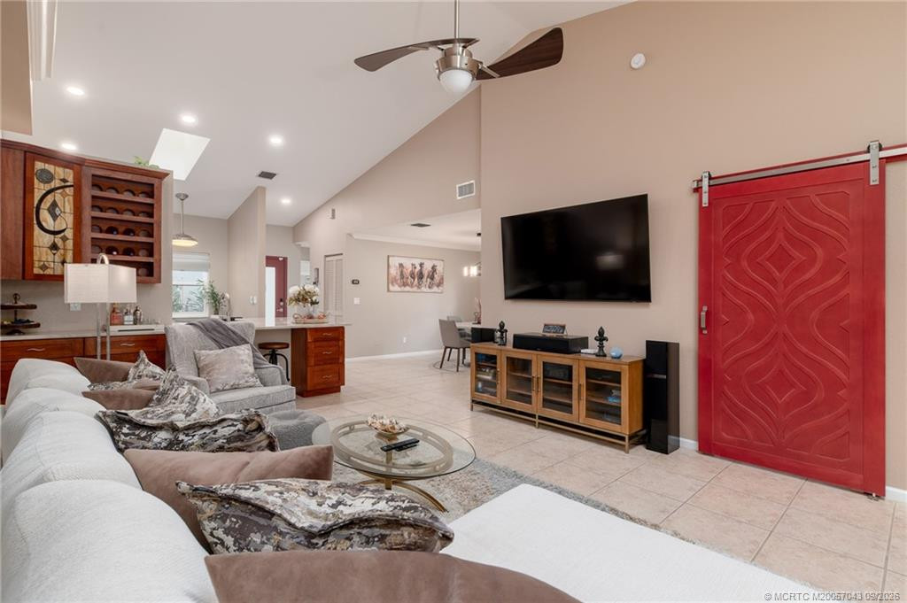 1499 Sw Greens Pointe Way Property Photo 3