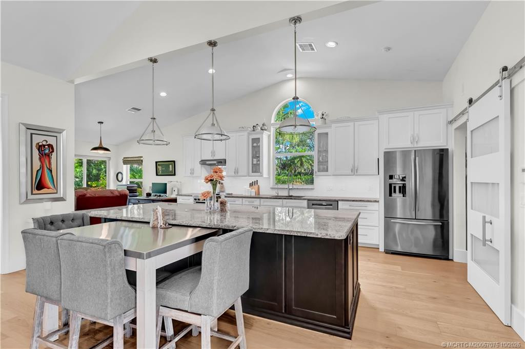 2024 Nw Laurel Oak Lane Property Photo 8