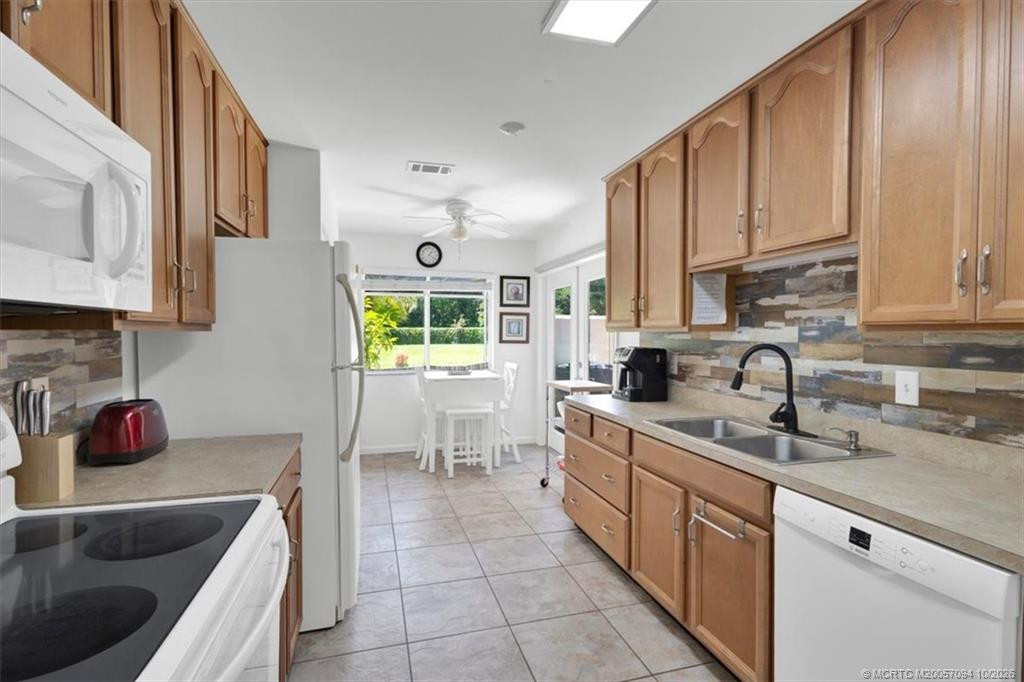 3303 Se Sandpiper Circle Property Photo 9