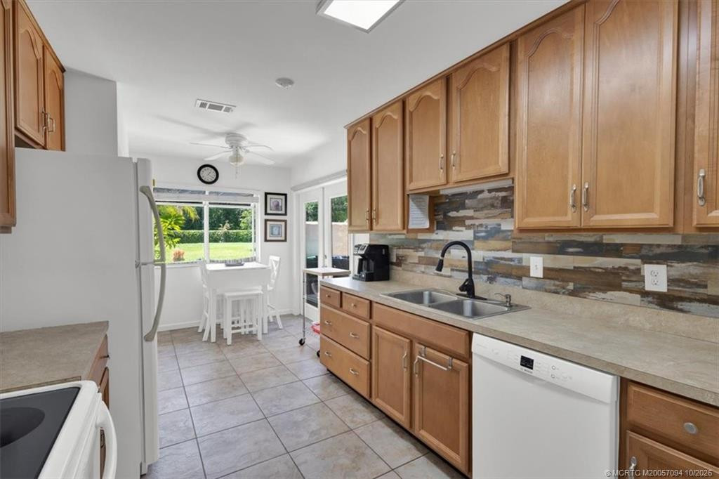 3303 Se Sandpiper Circle Property Photo 10