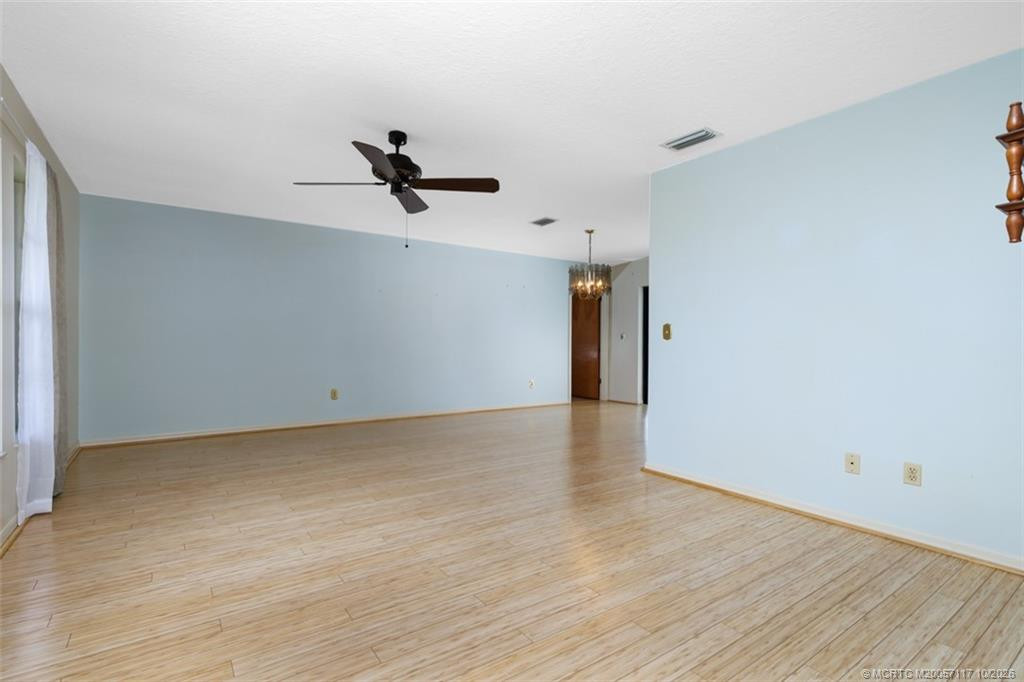 160 Se Duxbury Avenue Property Photo 6