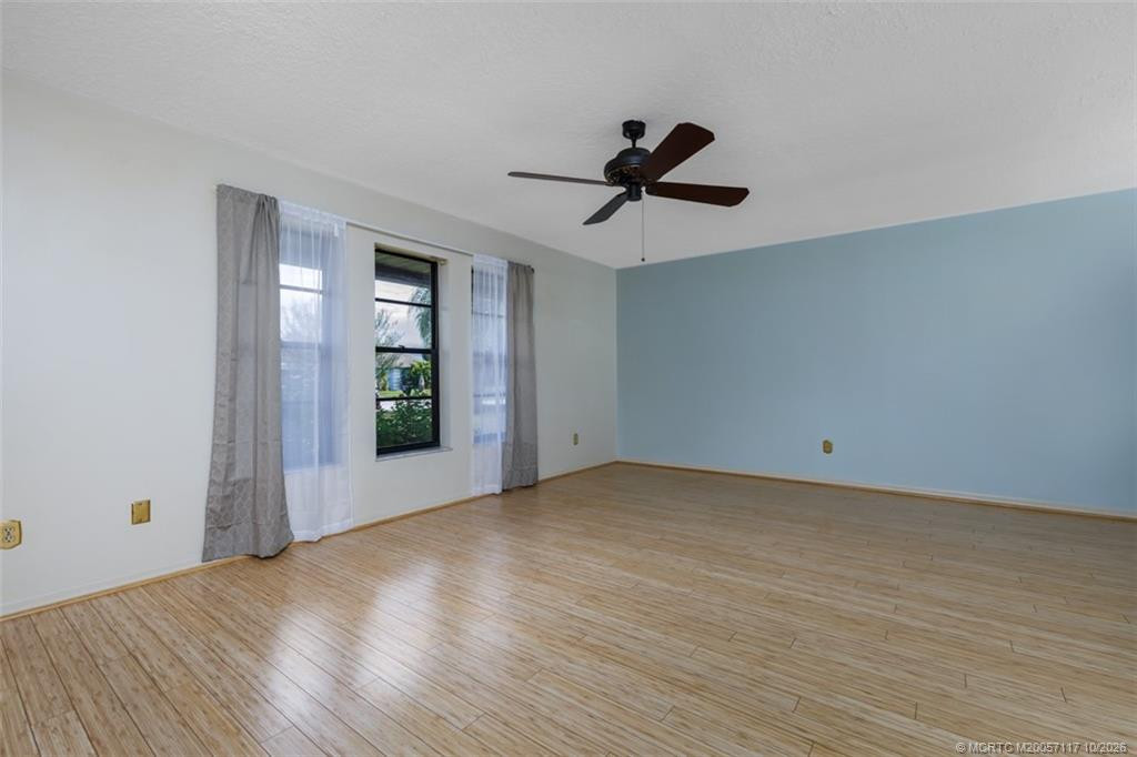 160 Se Duxbury Avenue Property Photo 8