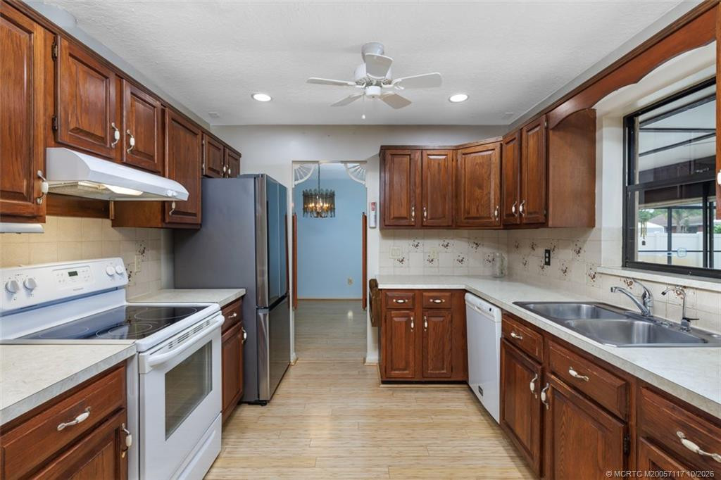 160 Se Duxbury Avenue Property Photo 19