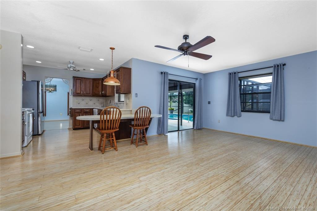 160 Se Duxbury Avenue Property Photo 25
