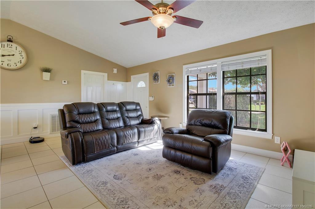 4586 Sw Calloway Street Property Photo 5