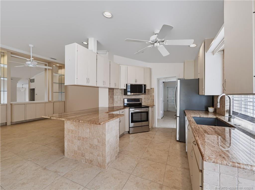 8284 Se Double Tree Drive Property Photo 6