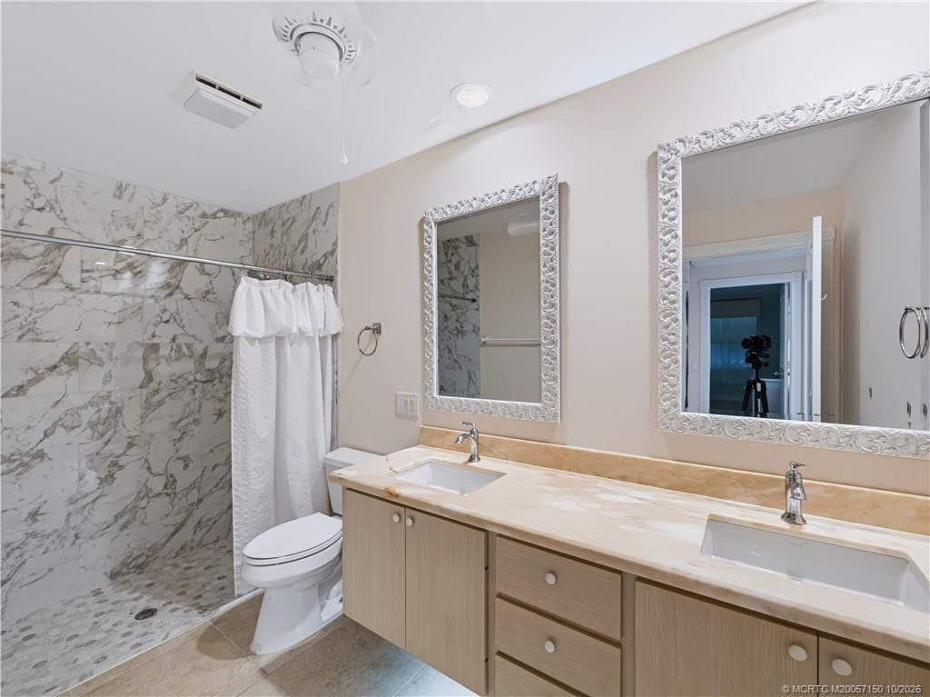 8284 Se Double Tree Drive Property Photo 13