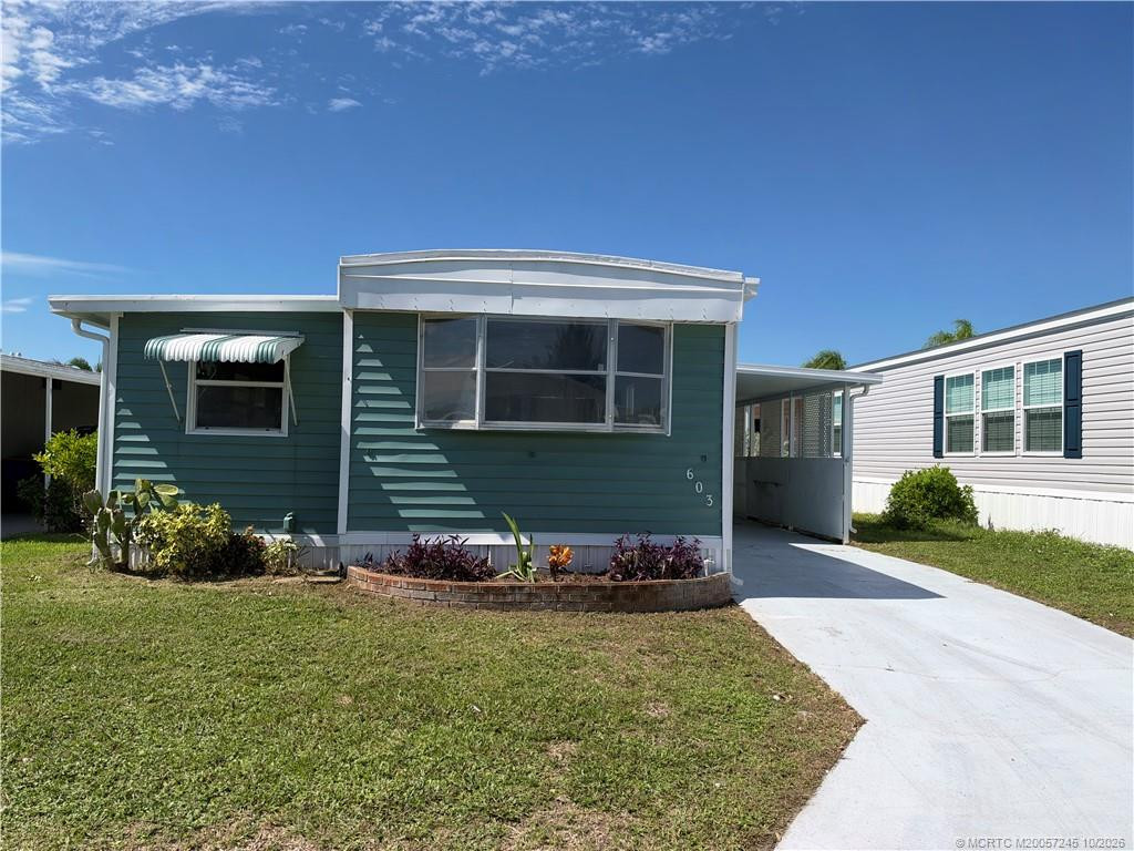 603 Tahiti Way Ne Property Photo 1