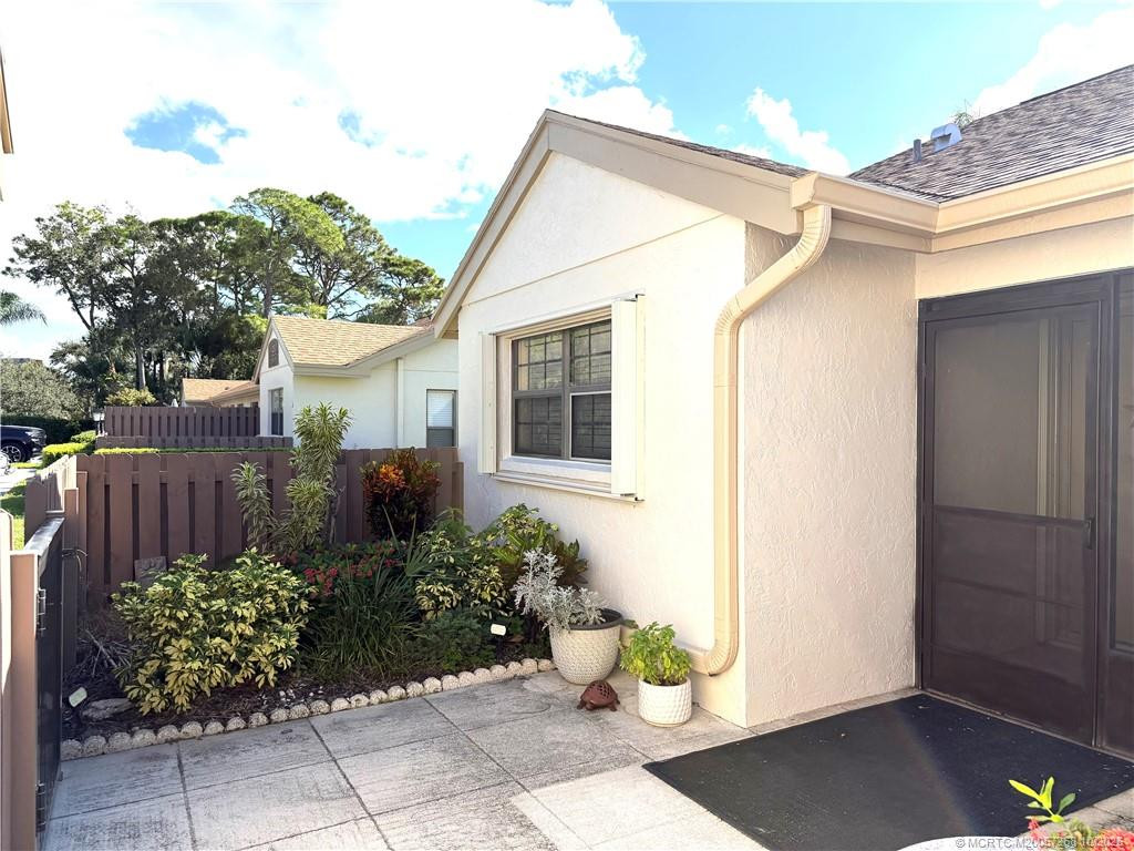 1454 Sw Silver Pine Way 101a Property Photo 5