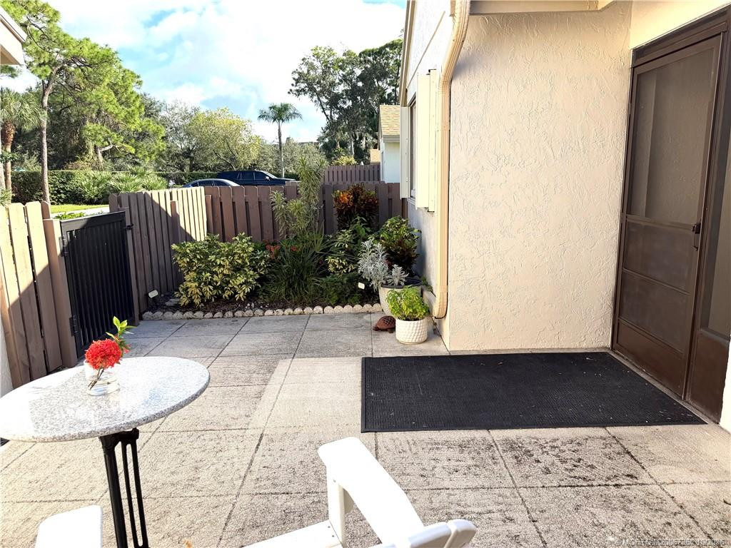 1454 Sw Silver Pine Way 101a Property Photo 6