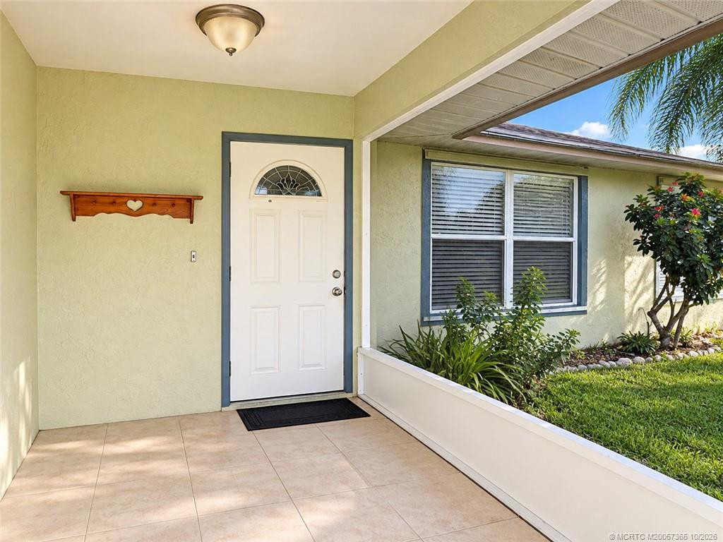 211 Se Sims Circle Property Photo 2