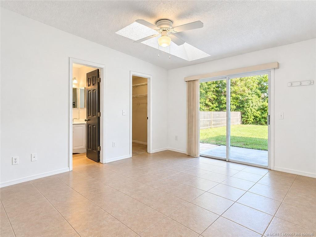 211 Se Sims Circle Property Photo 10