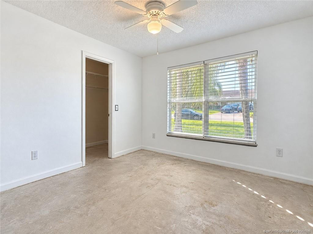 211 Se Sims Circle Property Photo 14