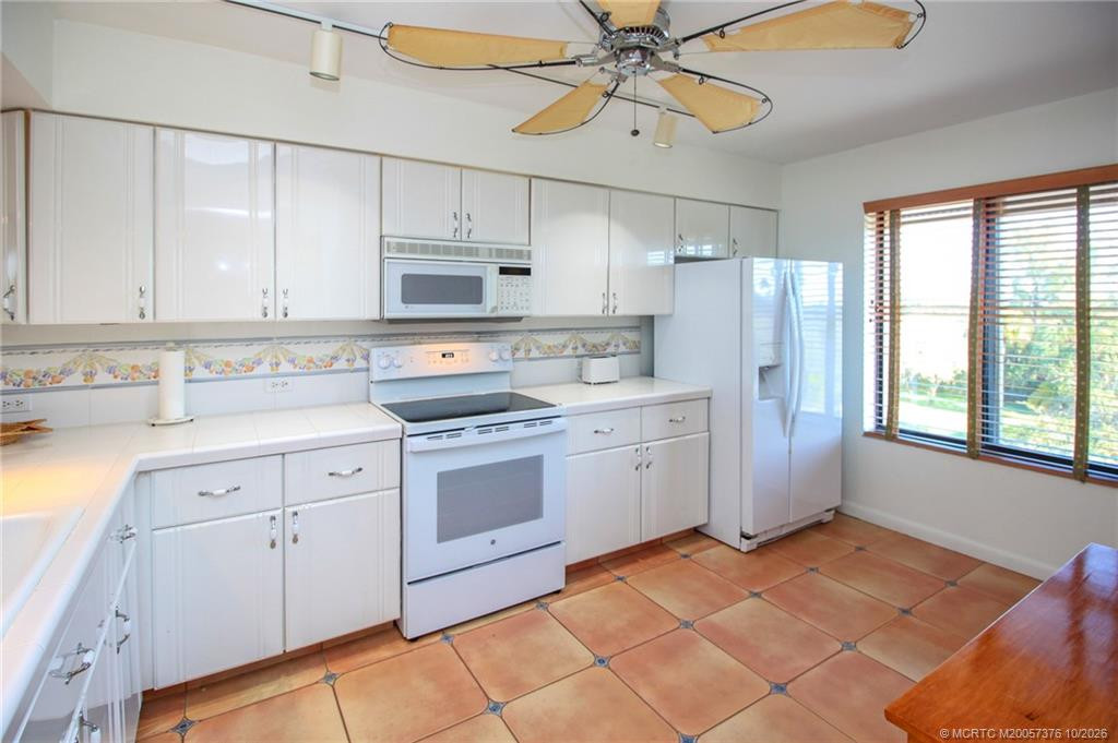 4540 Ne Sandpebble Trace 406 Property Photo 7