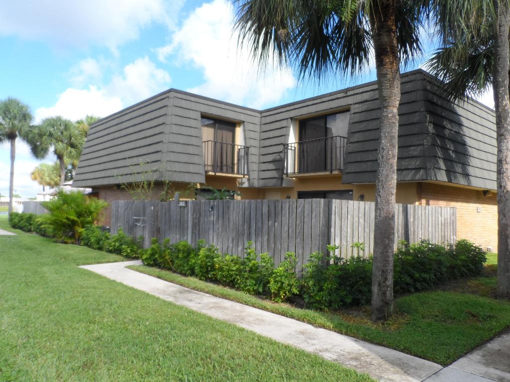 R10256023 Property Photo 1