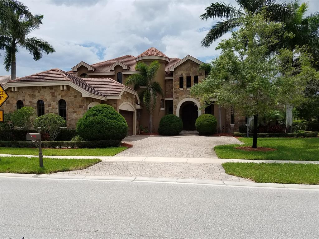 10531 Versailles Boulevard Property Photo 1