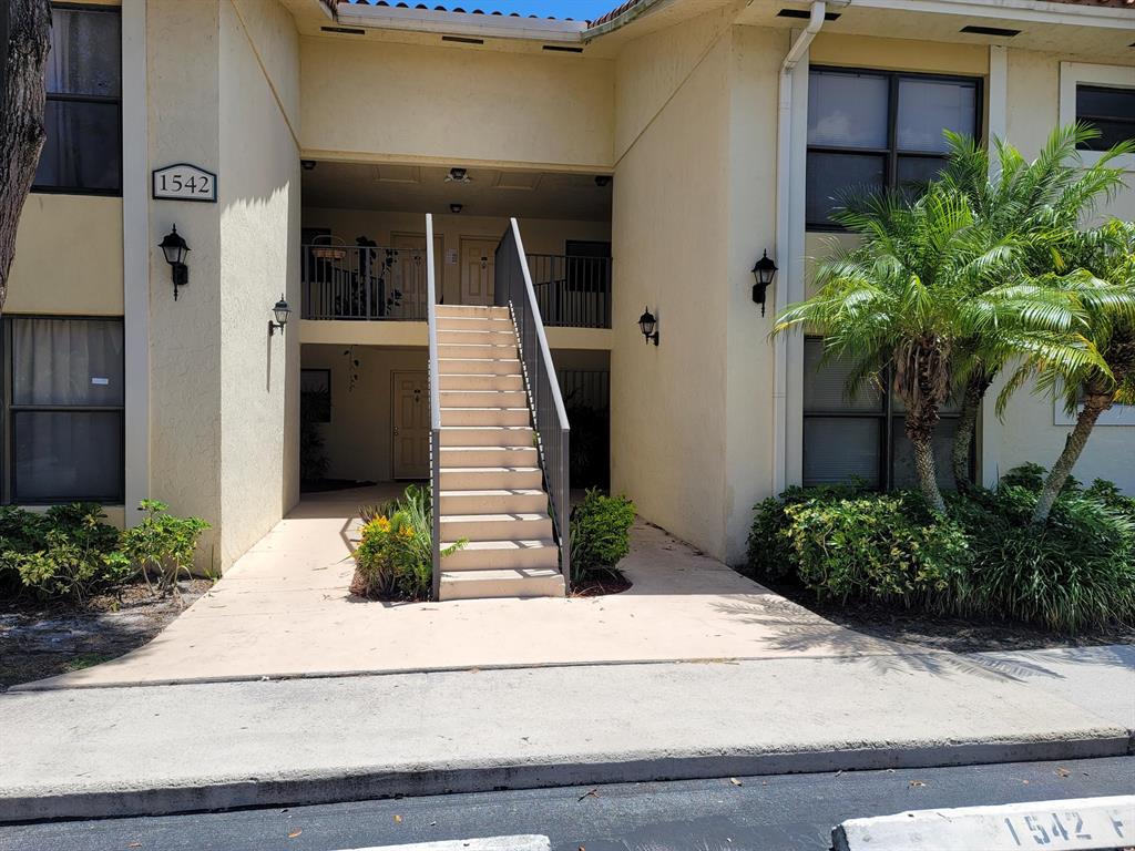 1542 Lake Crystal Drive H Property Photo 1