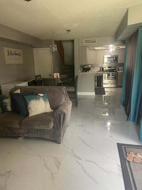 6184 Seven Springs Boulevard Property Photo 2