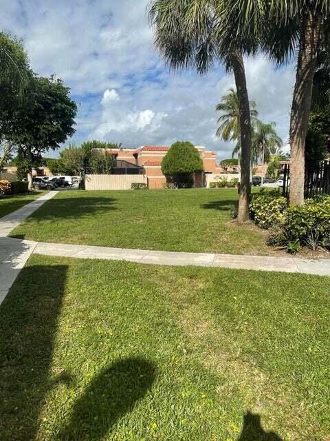 6184 Seven Springs Boulevard Property Photo 14