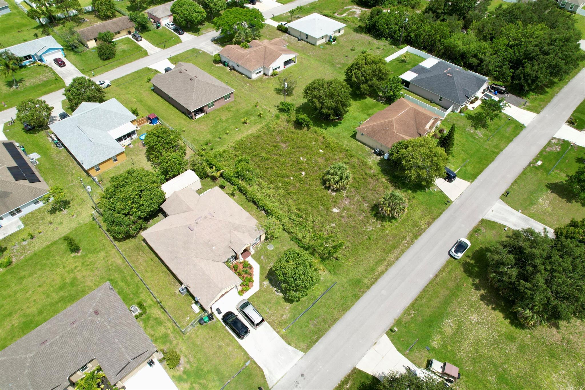 661 Sw Addie Street Property Photo 4