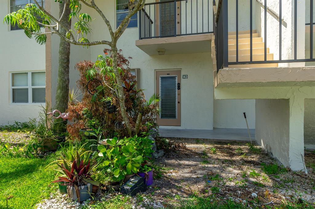 150 Lake Meryl Drive 143 Property Photo 3