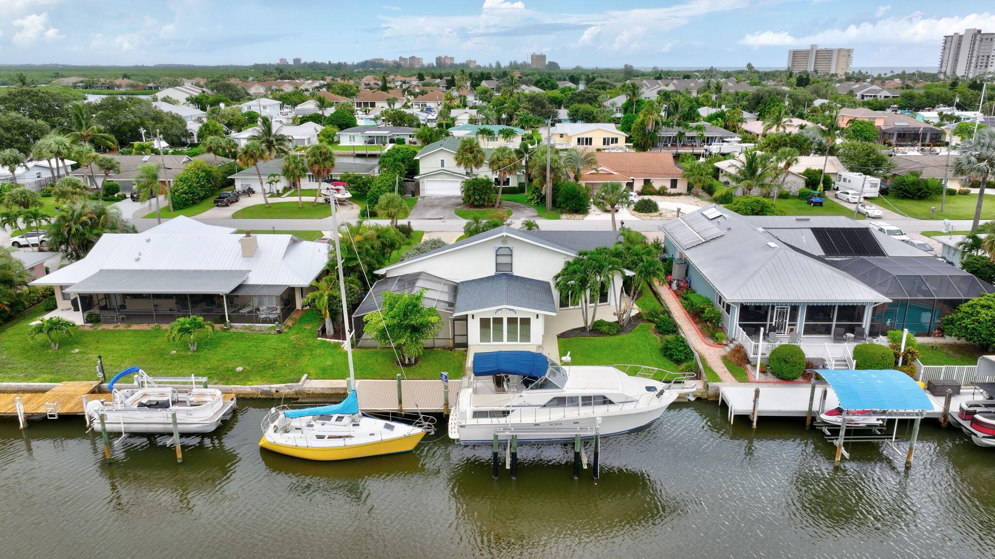 255 Bermuda Beach Drive Property Photo 2