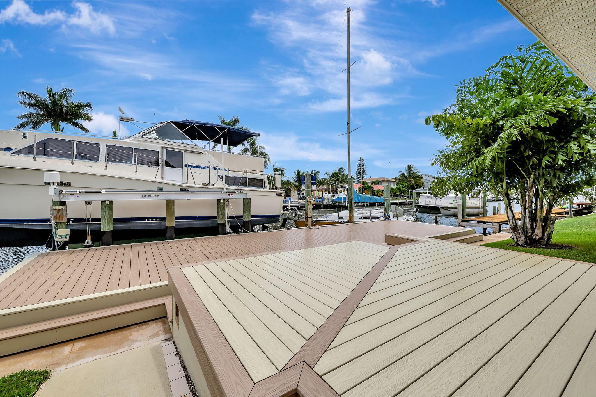 255 Bermuda Beach Drive Property Photo 4