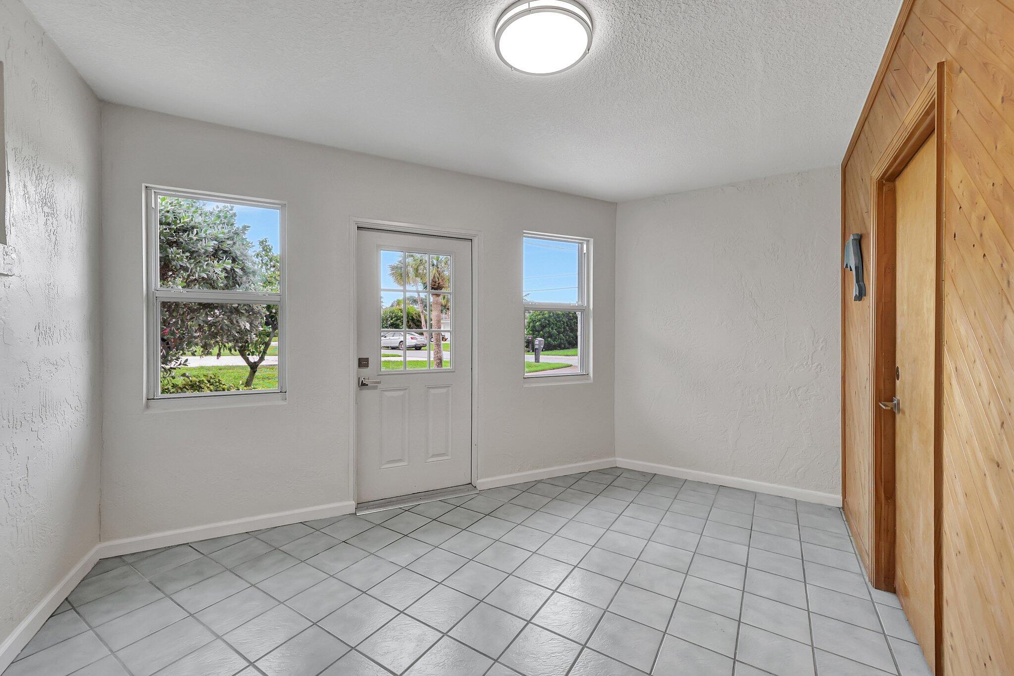 255 Bermuda Beach Drive Property Photo 12