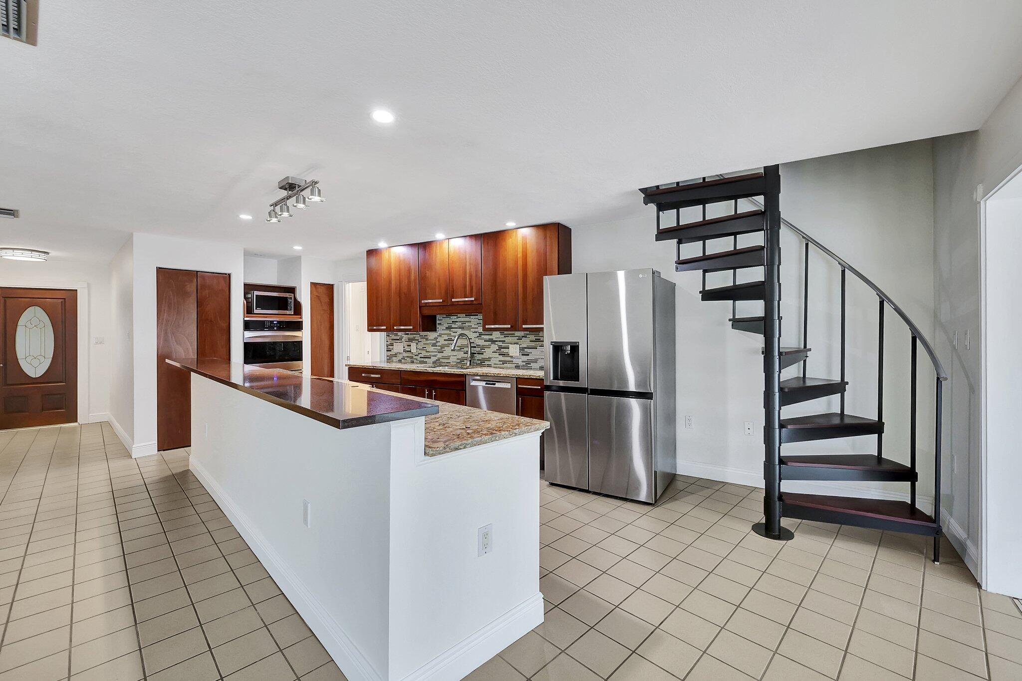 255 Bermuda Beach Drive Property Photo 15