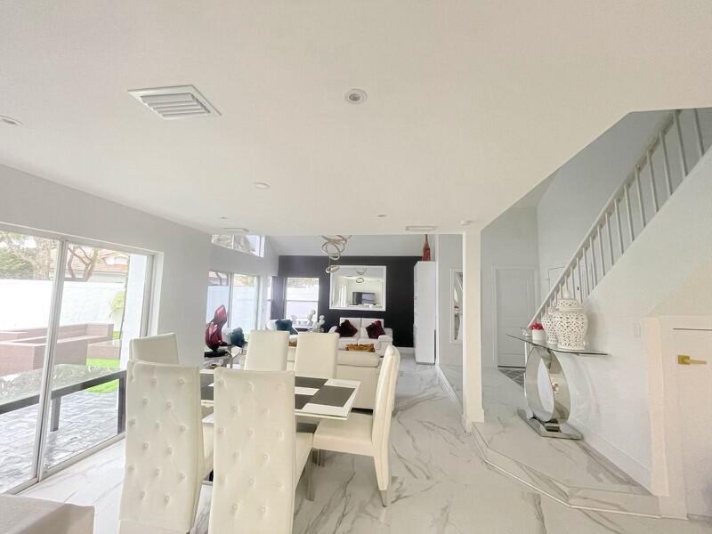 2252 Nw 53 Rd Street Property Photo 3